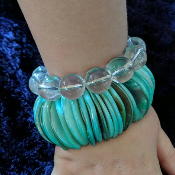 Shell and crystal quartz stretch braclets - Picture 2 of 5